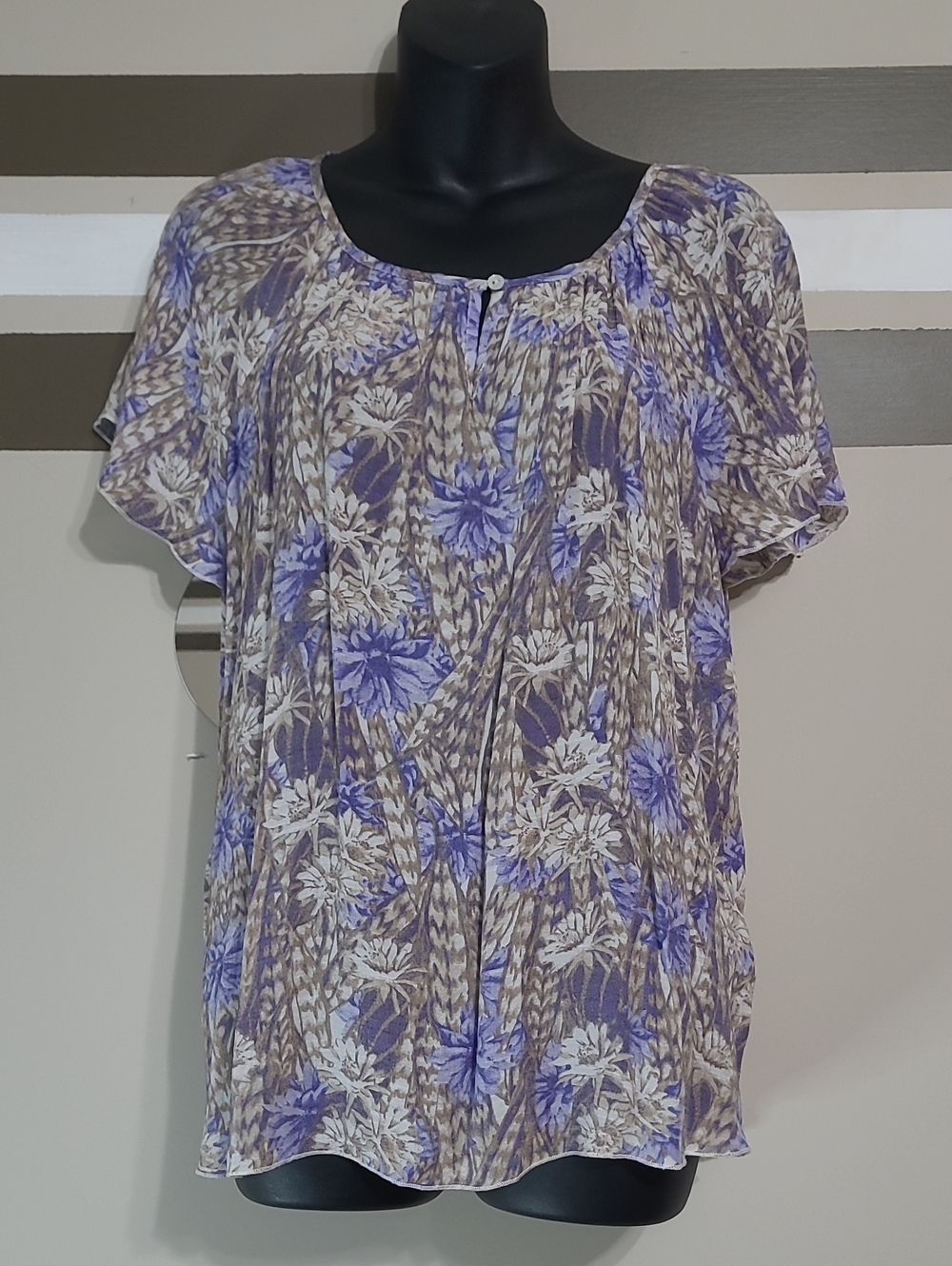 ⭐NWOT Northern Reflections Purple/White Floral Short Flutter Sleeve Blouse Sz SM